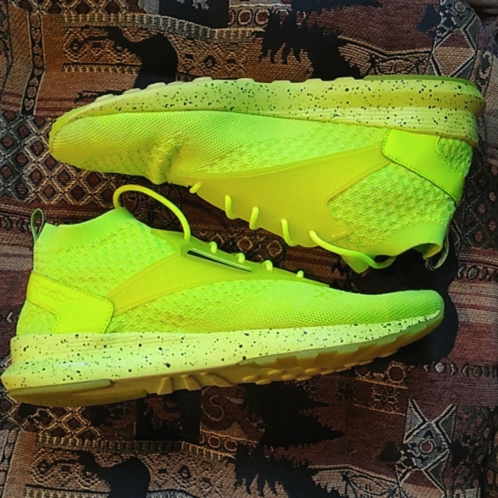 Reebok Zoku Runner Ultra Knit Is, BS56313 Solar Yellow Black White Men's Sz 9.5 - Picture 6 of 11